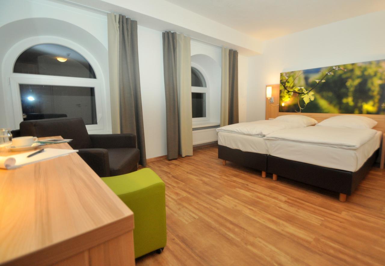 Hotel Deutsches Haus Kitzingen Exteriör bild