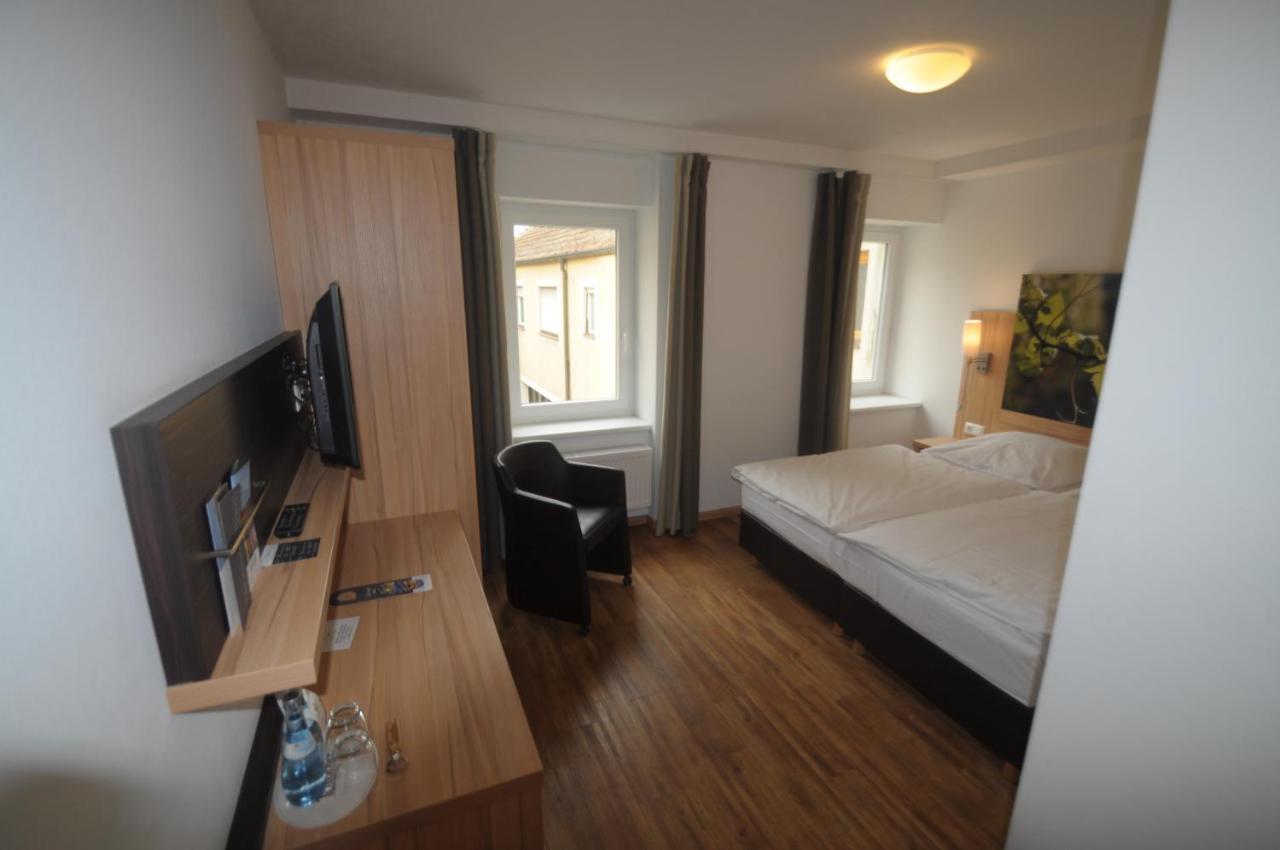 Hotel Deutsches Haus Kitzingen Exteriör bild